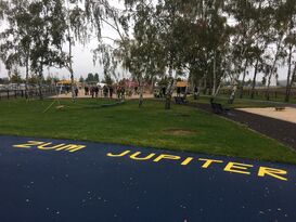 Auf dem Spielplatz "Zum Jupiter" an der Hermann-Dorner-Allee sind die Wege Planeten-Umlaufbahnen.