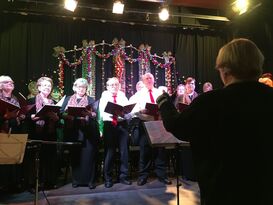 Bei einem früheren Weihnachtskonzert des Gemischten Chores Altglienicke. Dieses Jahr leider nur Konzert im Internet.