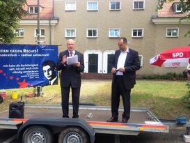 Bei der Gedenkveranstaltung der SPD Köpenick Nord sprach auch der frühere Regierende Bürgermeister Walter Momper.